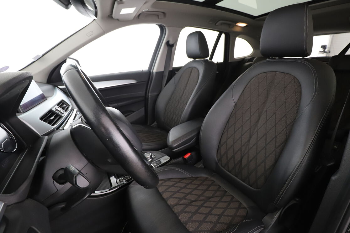 BMW X1 sDrive18i xLine — photo 9