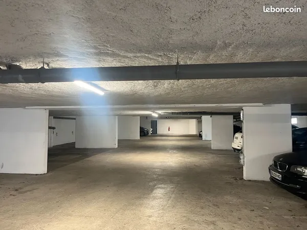 A LOUER - Parking sécurisé - Sous-sol - Amiens Saint Pierre - Sans frais Agence