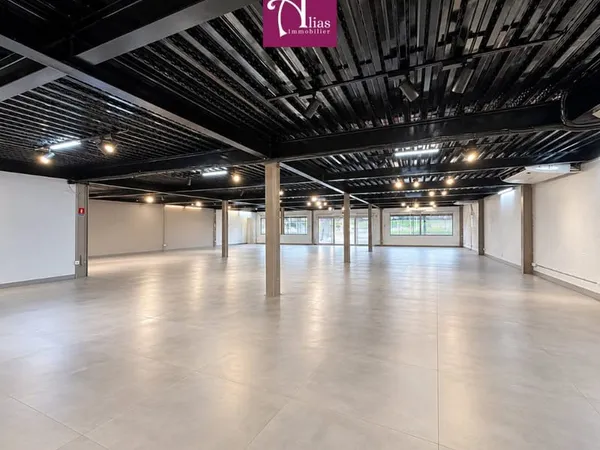 À louer Local commercial 350 m2 en rez-de-chaussée Excel