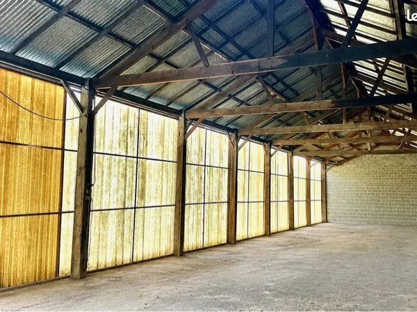 Local de stockage de 90 ou 120 m² - Conches-en-Ouche (27190)