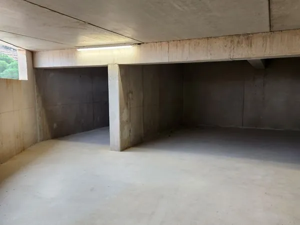 Parking couvert securise