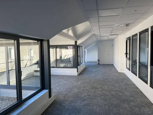 Bureaux 168 m²