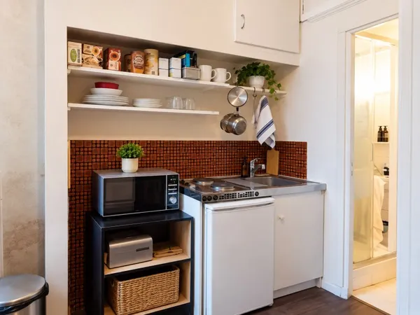 RUE DU POTEAU - STUDIO AVEC MEZZANINE