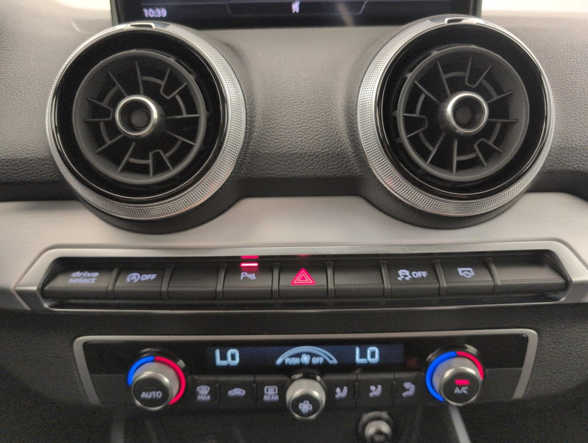 Audi Q2 — photo 20