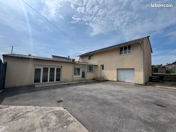 Maison d'habitation individuelle bâtie sur environ 660 m2