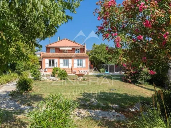 Villa 7 pièces 223 m²
