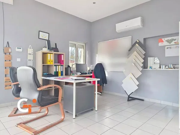 Entrepôt 4 pièces 150 m²