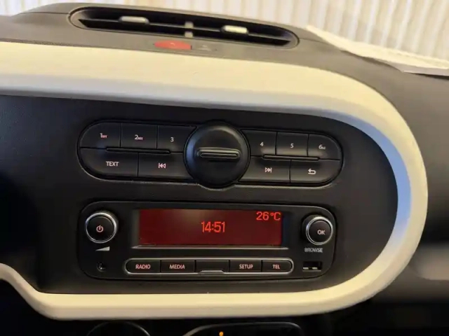 Renault Twingo iii e-tech — photo 32