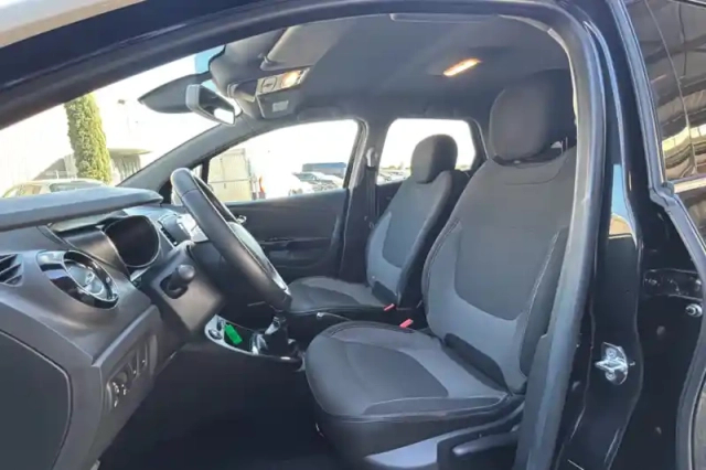 Renault Captur dci 90 energy eco² — photo 9