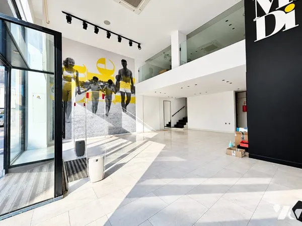 Local d'activités 81 m²