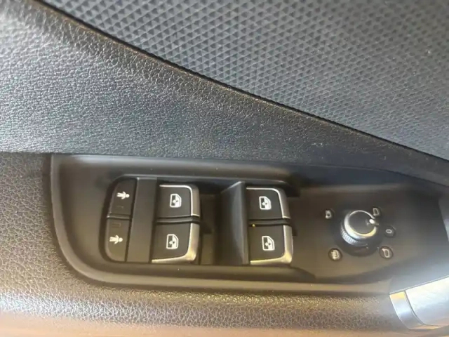 Audi Q2 35 tfsi 150 s tronic 7 — photo 24