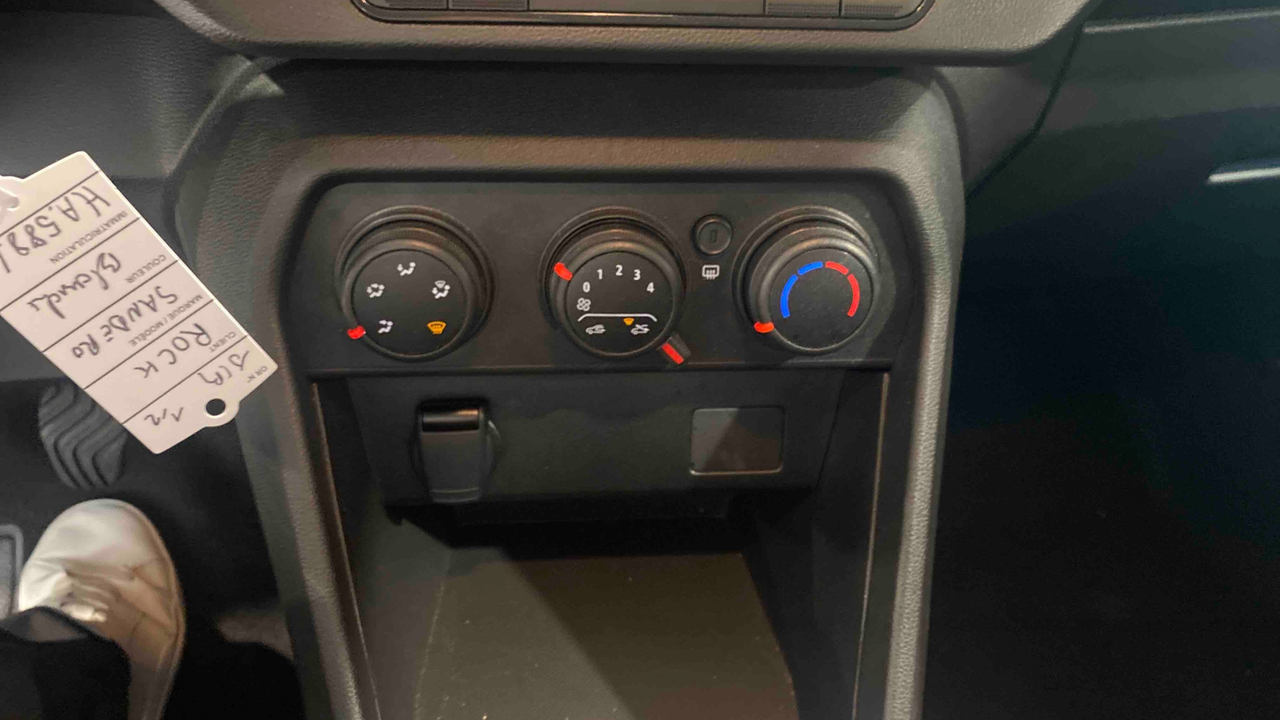 Dacia Sandero SCe 65 GSR2 — photo 18