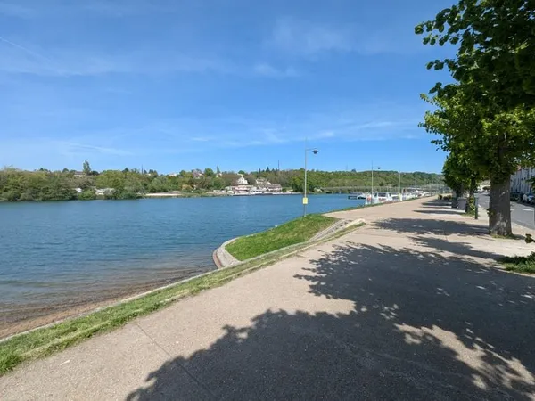 Pour investisseur, immeuble de 5 logements + jardin
