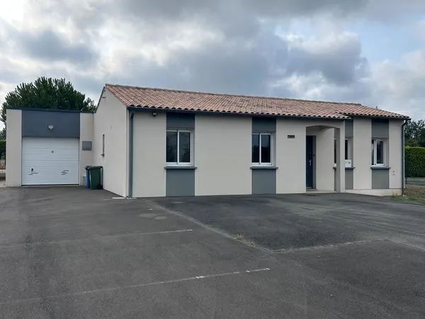 Maison individuelle plain-pied 120m² - Saint-Vaize (17100) - 5 pièces avec garage