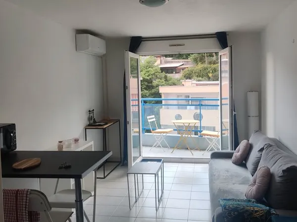 Logement étudiant au dessus Magnan, Faculté de Lettres