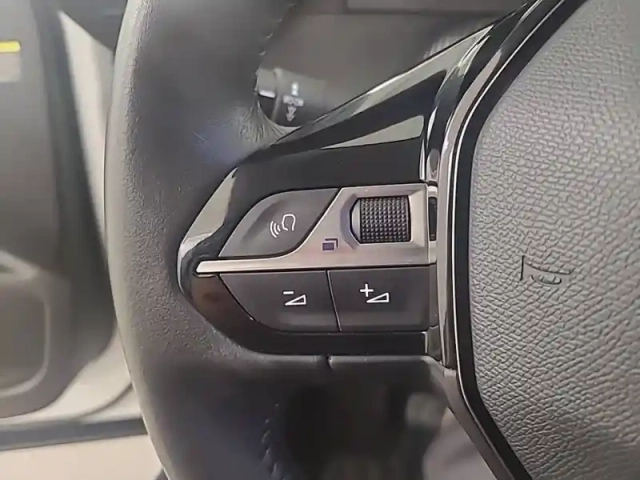 Peugeot 2008 electrique 136 ch — photo 24