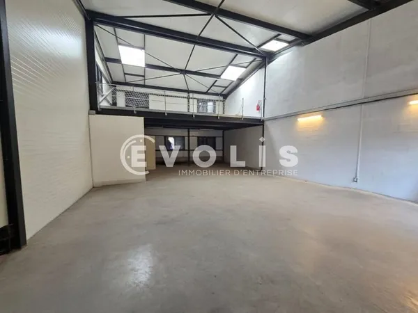 Locaux d'activité - A LOUER - 208 m² non divisibles