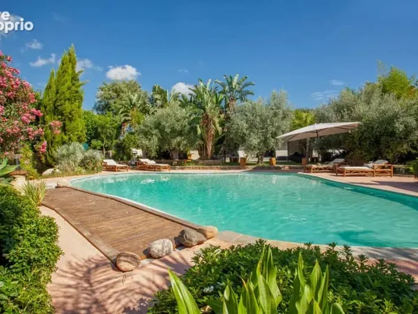 Propriété d'exception avec piscine et jardin paysager à Venzolasca