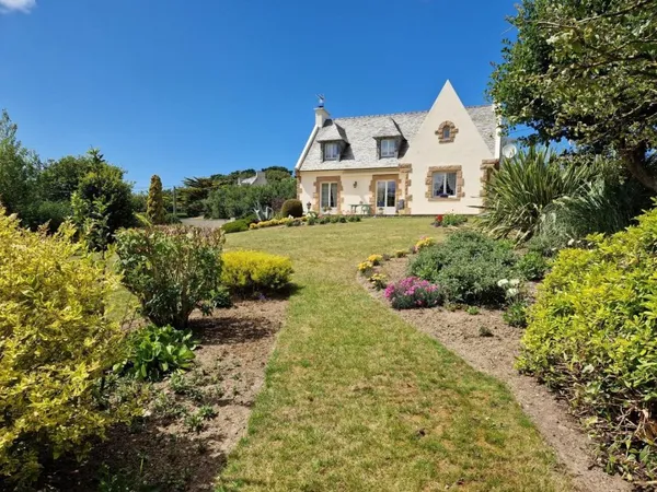 Maison de 170 m² sur parcelle de 3495m2 - Plougoulm, proche de la mer !