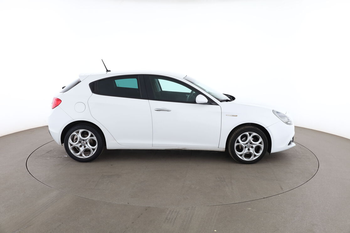 Alfa Romeo Giulietta 1.6 JTDM Super — photo 6