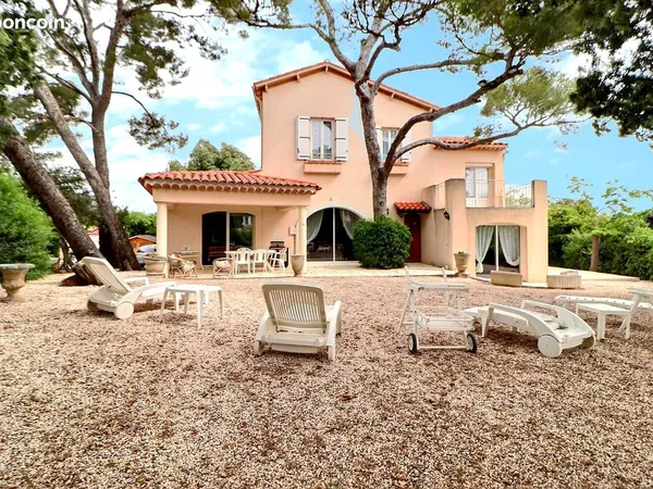 Villa 5 chambres dans une environnement EXCEPTIONNEL, à 4 minutes à de la calanque de Santa Lucia