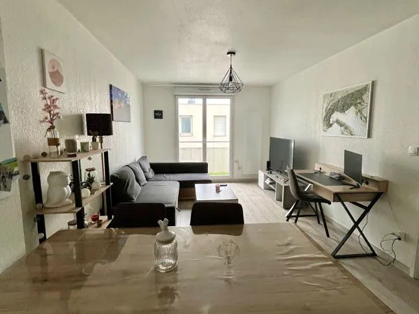 Appartement T2 meublé avec balcon, parking et piscine
