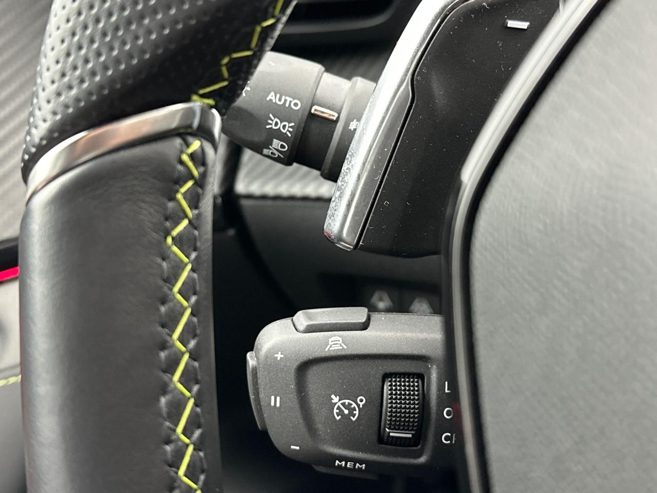 Peugeot 2008 puretech 130 s&s eat8 gt — photo 17