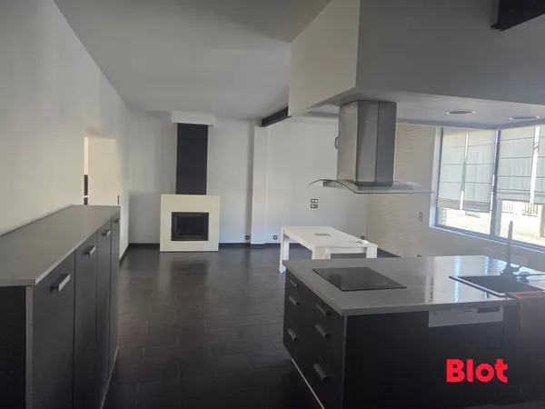 À vendre. Maison de ville FOUGERES moderne de 182 m² avec terrain de 393 m² 5 chambres