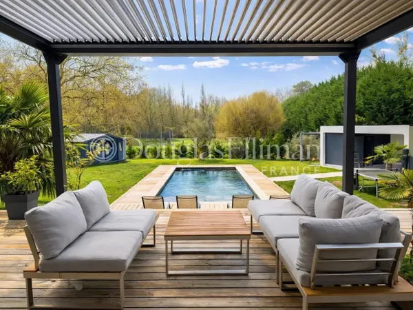 LEOGNAN - MAISON CONTEMPORAINE AVEC PISCINE