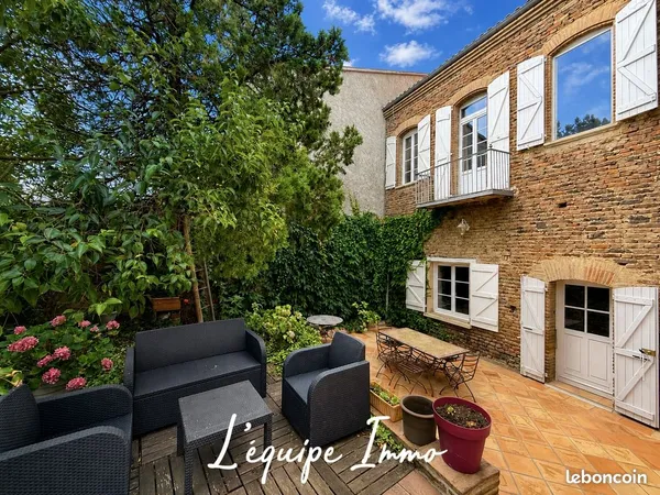 Maison 8 pièces 302 m²