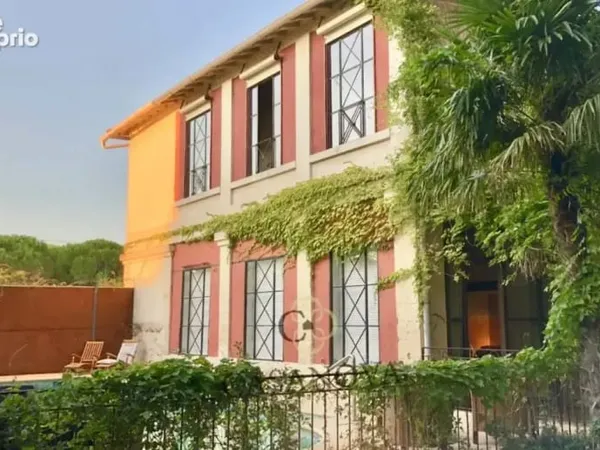 Propriété familiale avec parc de 3 000 m², piscine et dépendances