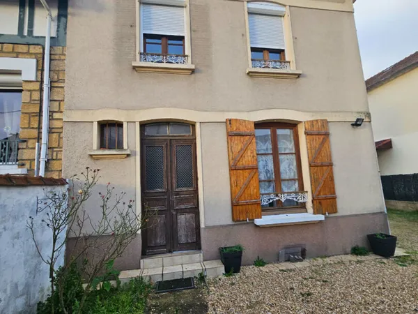 jolie maison avec grand terrain