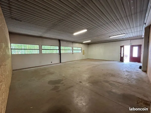 Dépôt à vendre 250 m2