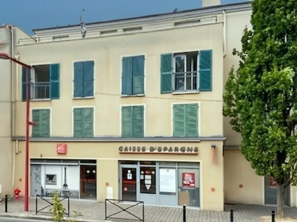 En plein centre ville, au coeur des commerces, MURS OCCUPES A VENDRE, d'une surface de 136 m²