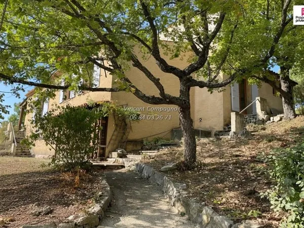 Maison 6 pièces 3 chambres avec piscine, garage et cave