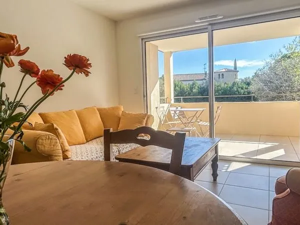 Uzès à pied Superbe appartement récent avec terrasse, parking et piscine