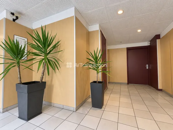 T3 DE 57 M2  ASCENSEUR  PROCHE COMMERCES ET TRAM T1 ET T6