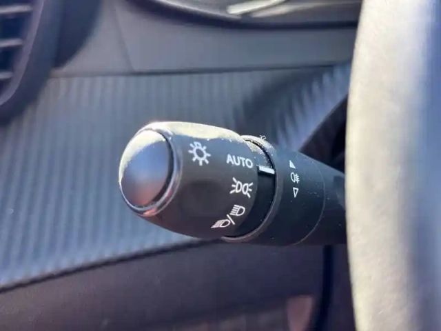 Peugeot 208 puretech 100 s&amp;s bvm6 — photo 24