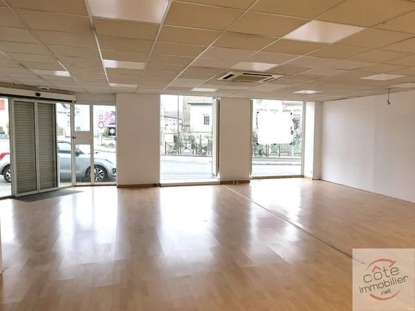 LOCAL COMMERCIAL OU PROFESSIONNEL - 490 M2/SOL EN EXCELLENT ETAT.