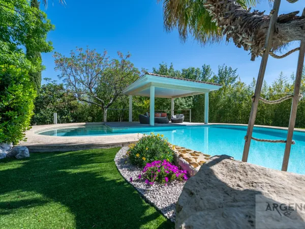 Villa d'architecte 8 pièces 275 m²