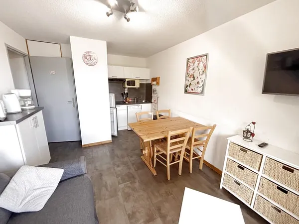 APPARTEMENT 2 CHAMBRES 35 M2 environ + PLACE DE PARKING