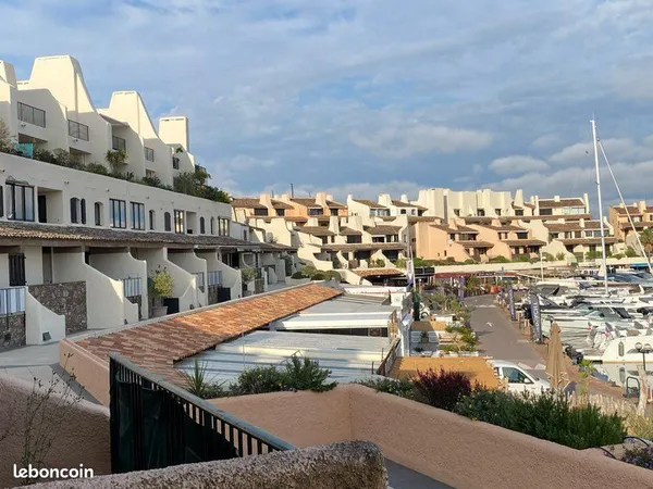Appt Marines de cogolin 50 m2 vue Marina belle terrasse