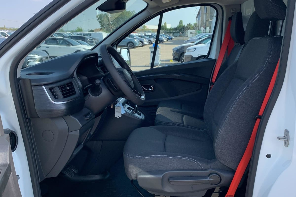 Renault TRAFIC FOURGON — photo 9