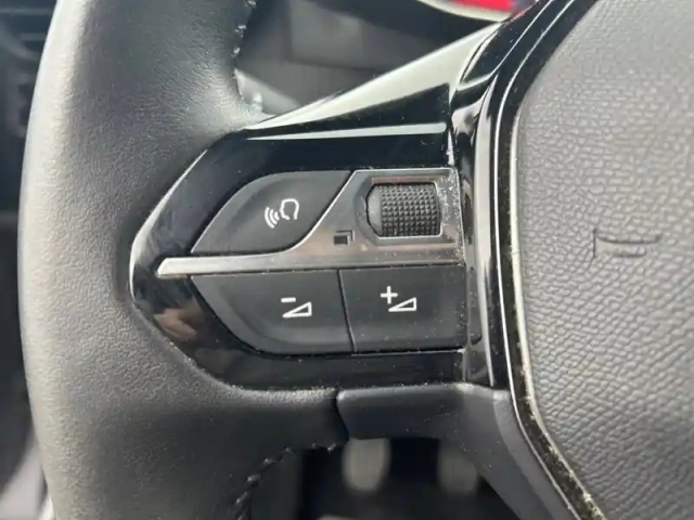 Peugeot 2008 puretech 130 s&amp;s bvm6 — photo 18