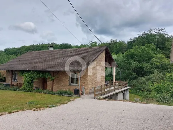 Maison 5 pièces 242 m²