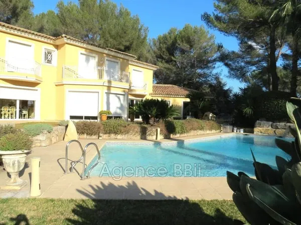 Maison 7 pièces 500 m²