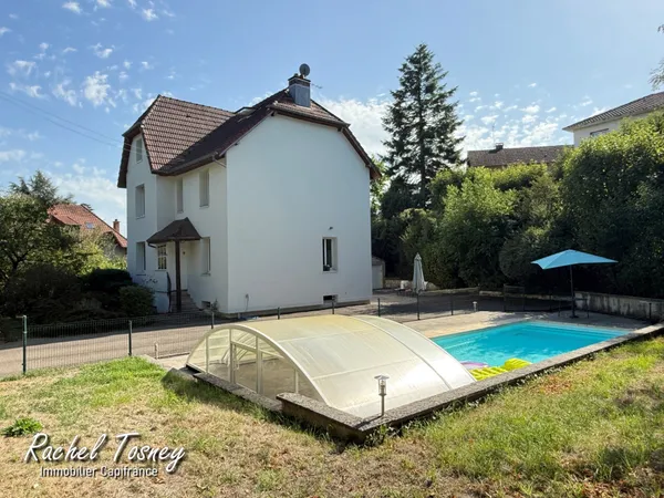 MAISON FAMILIALE T7 - 5 CHAMBRES, PISCINE ET GRANDS GARAGES - AU CALME, PROCHE A36