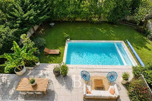 Maison 8 pièces 230 m²