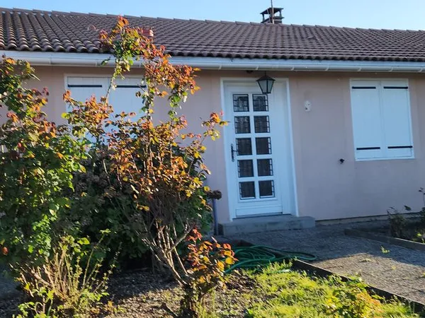 Maison T4 136 m² à Vérac - Jardin 900 m², piscine, véranda et garage