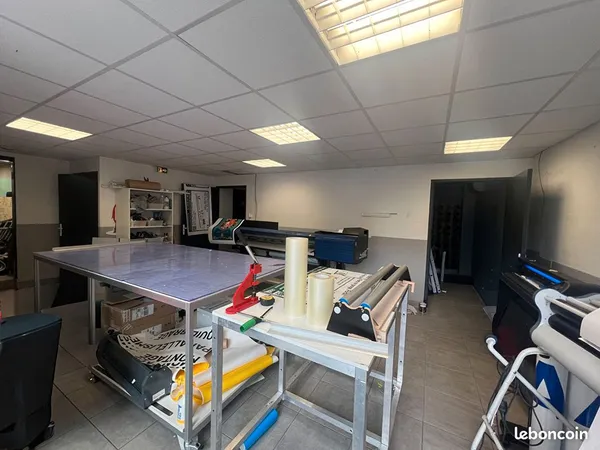 Local commercial 98 m² VIENNE